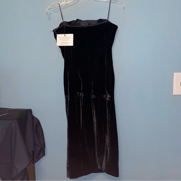 Cinq a Sept Marceau Velvet Cocktail Dress
Strapless Midi Dress Size 2 - Picture 10 of 10